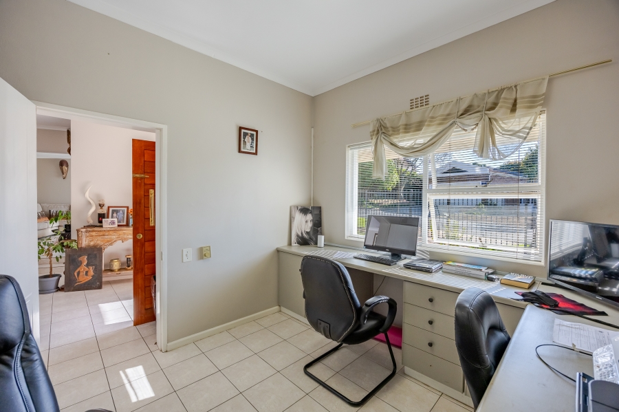 6 Bedroom Property for Sale in Vergesig Western Cape